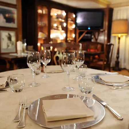 Des Guides Hotel